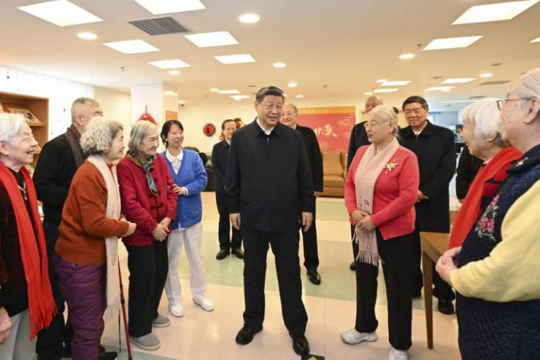 为老年人安享幸福晚年创造更好条件